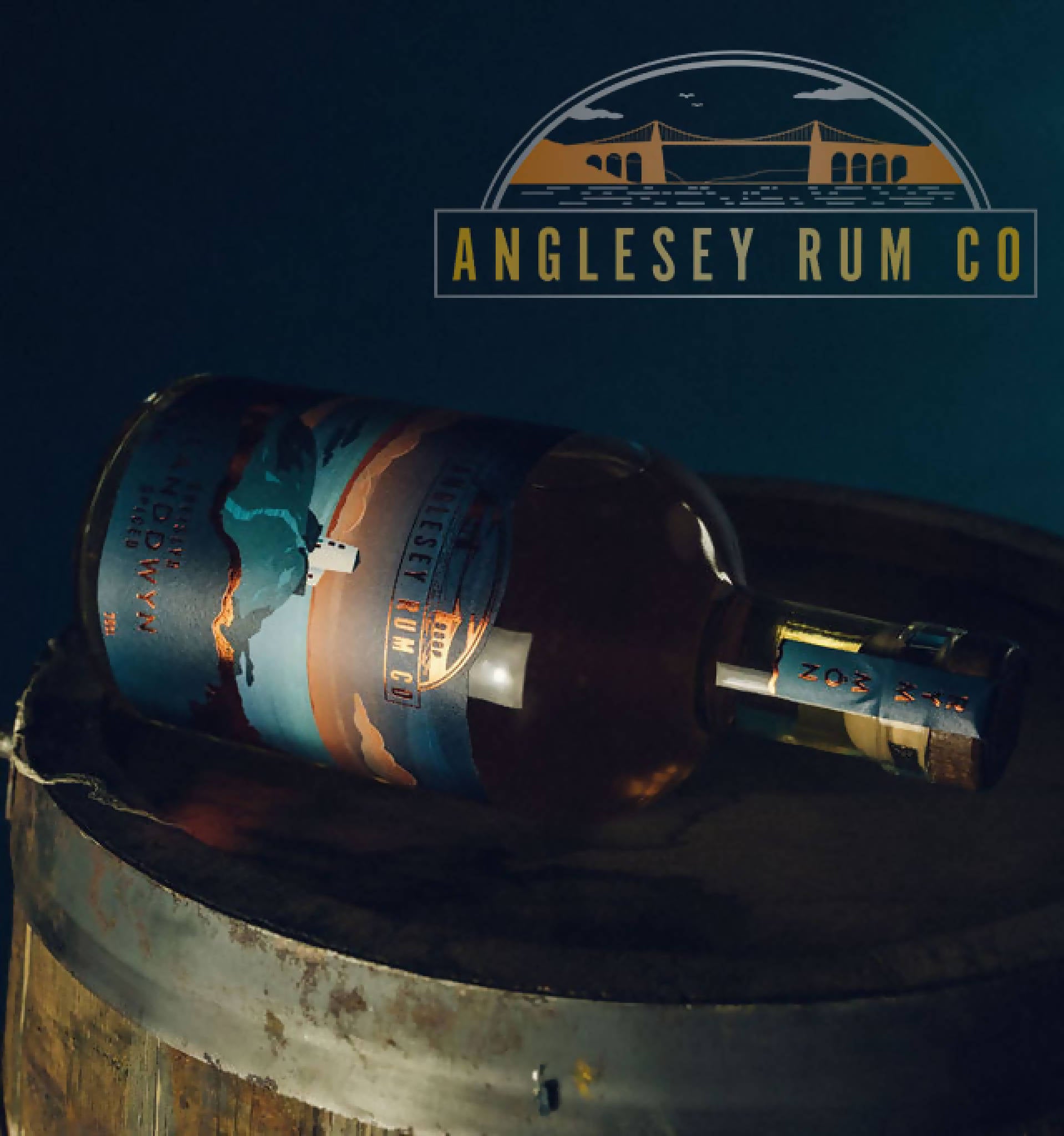 Rym Sbeislyd Llanddwyn Spiced Rum - 70cl