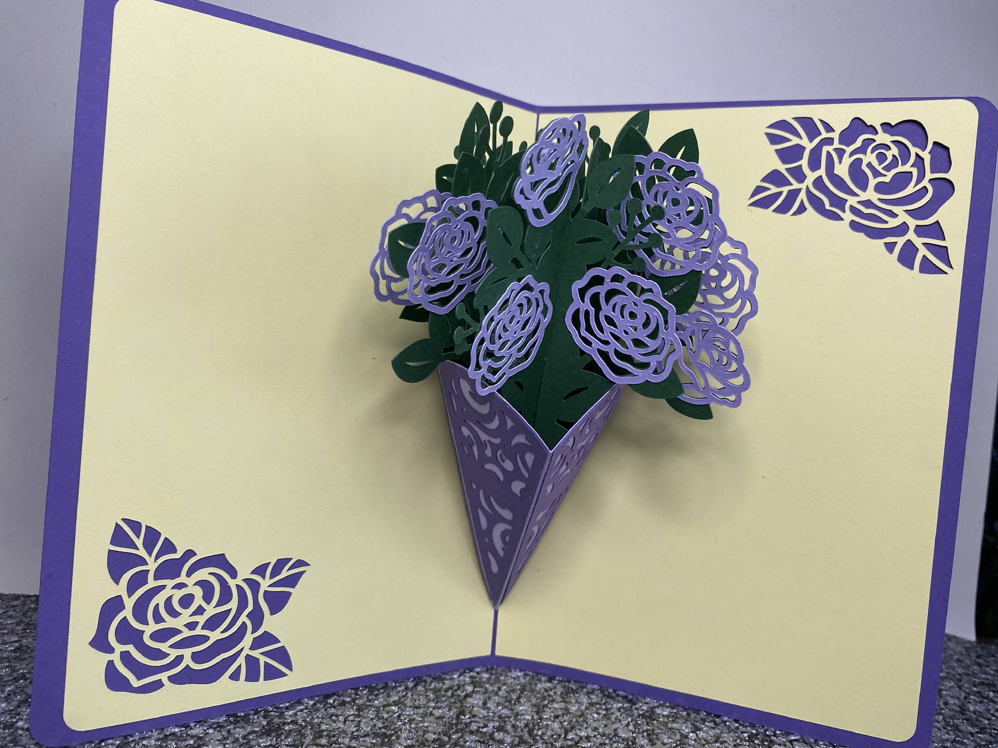 Pop up bouquet card