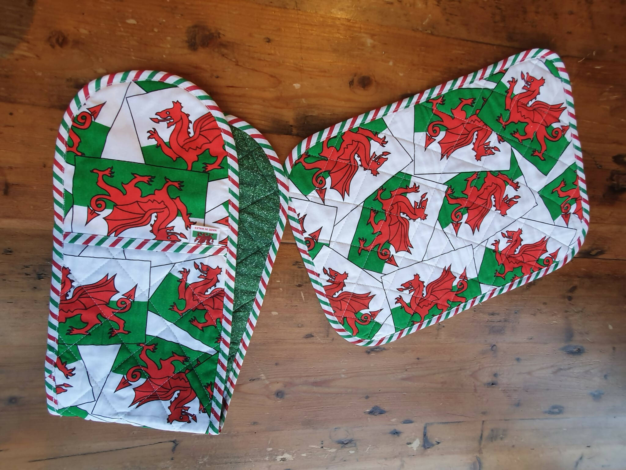 100% cotton fabric Welsh Dragon placemats and coasters