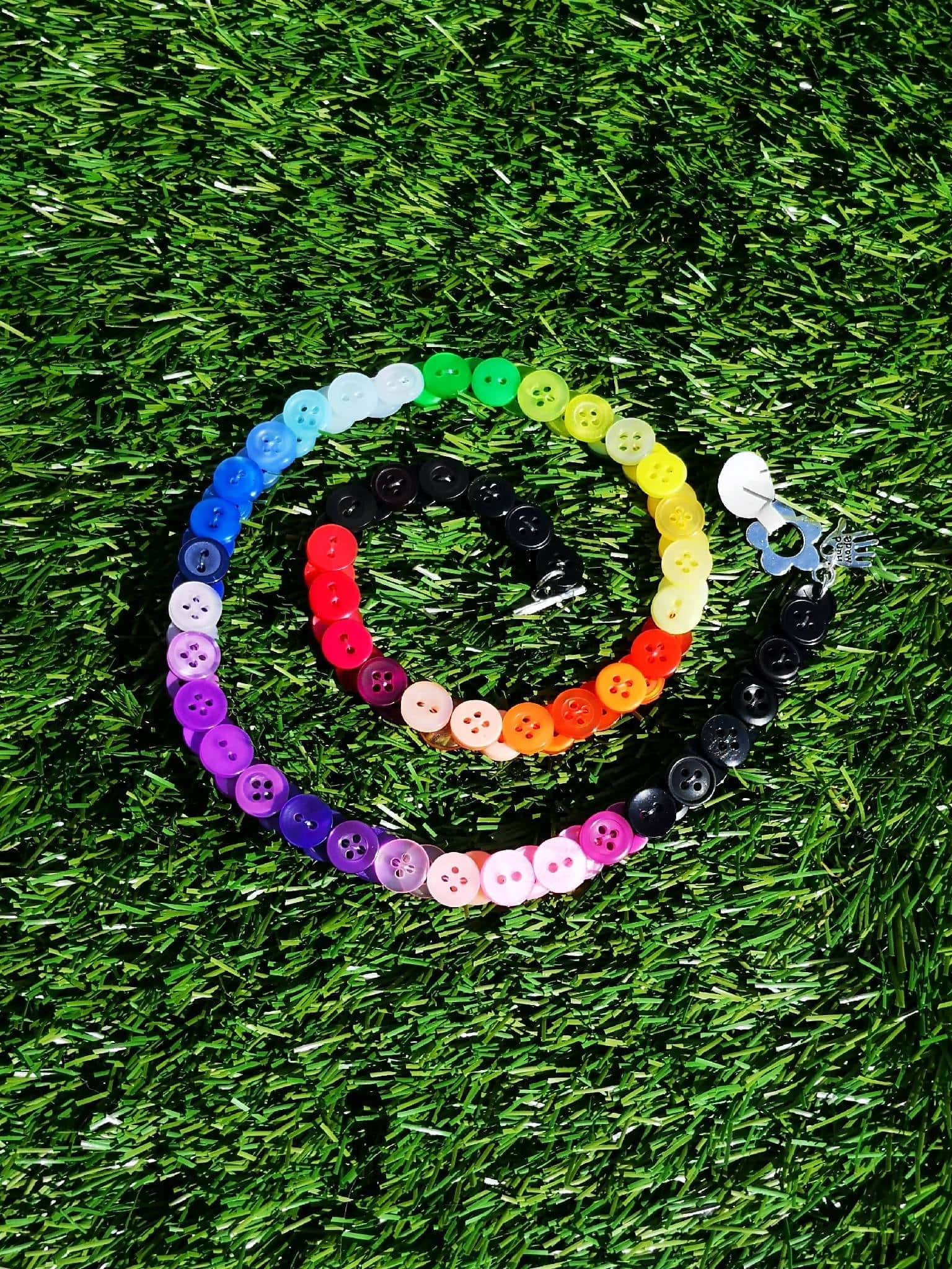 Button Necklace (Rainbow Black)