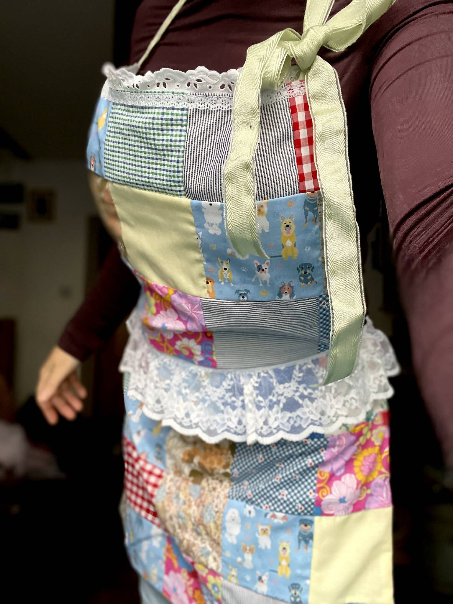 Full Apron Lace and Doggy Design